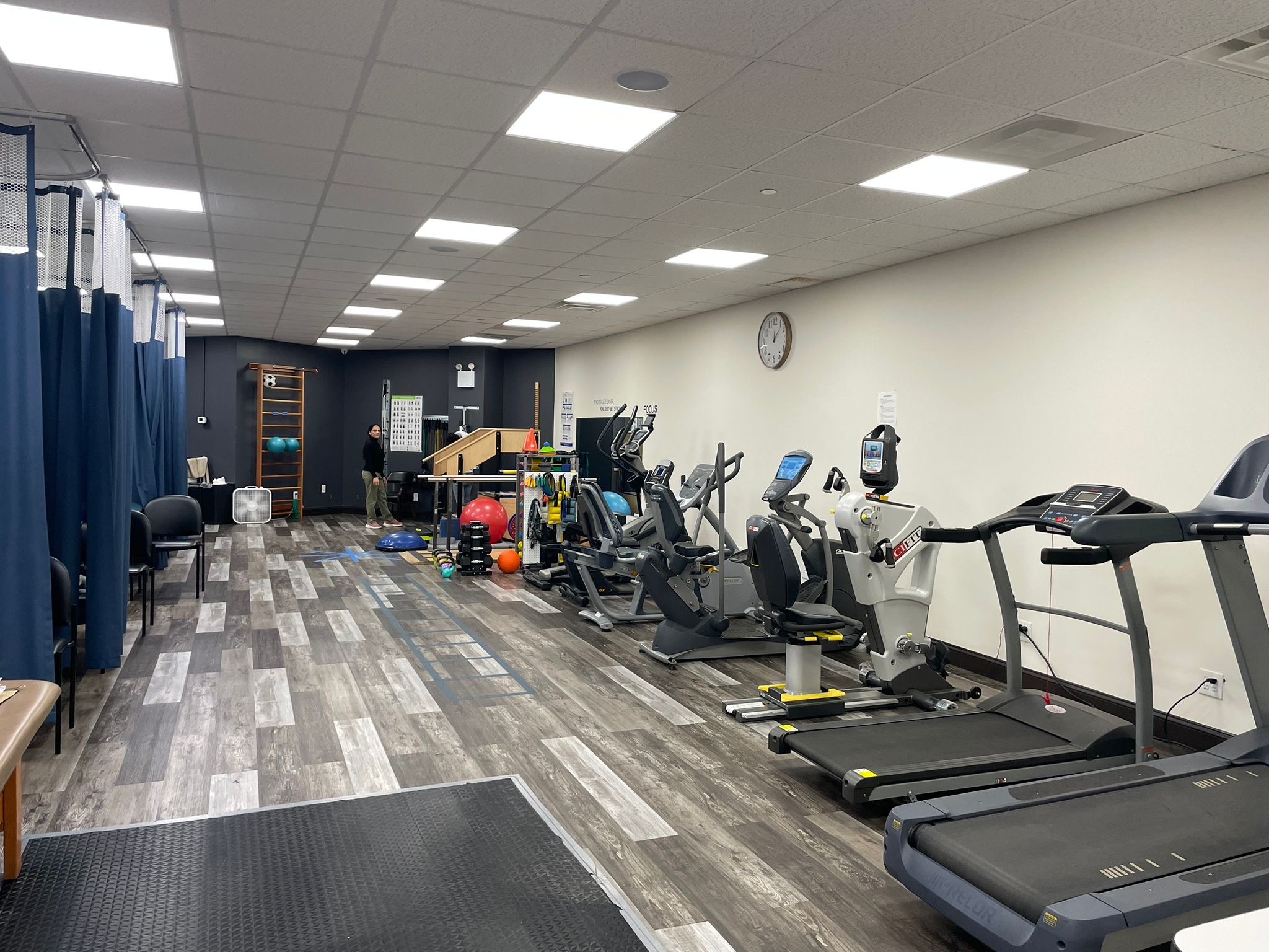 Sunnyvale Physical Therapy — Panoramic gym view